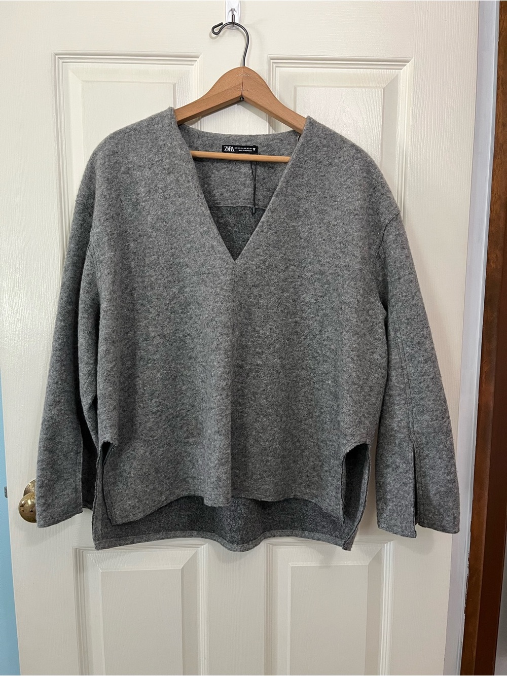 Zara NWOT Wool Blend Gray V-Neck Pullover Sweater